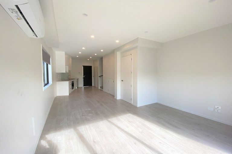 Photo of property in 1/39 Renata Crescent, Te Atatu Peninsula, Auckland, 0610