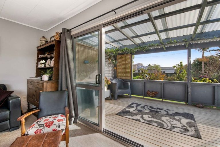 Photo of property in 6 Parakai Avenue, Parakai, 0830