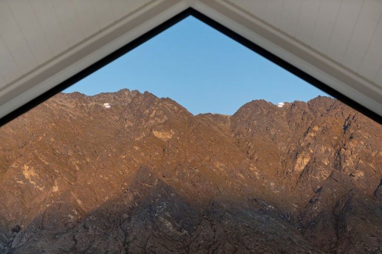 Photo of property in 28 Cunninghams Drive, Jacks Point, Queenstown, 9371