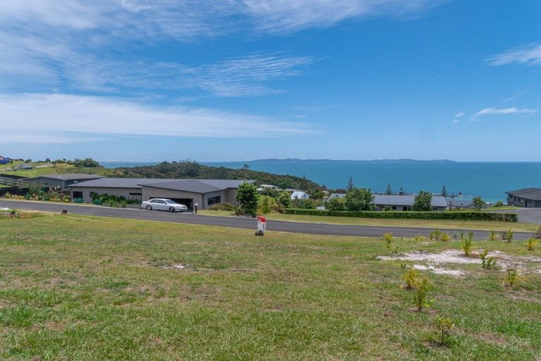 Photo of property in 14 Sunrise Place, Cable Bay, 0420