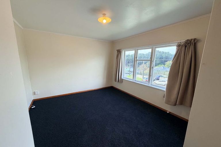Photo of property in 3-5 York Place, Cannons Creek, Porirua, 5024