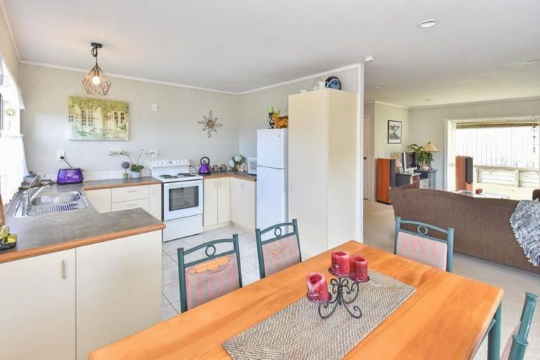 Photo of property in 2/7 Zurich Place, Weymouth, Auckland, 2103
