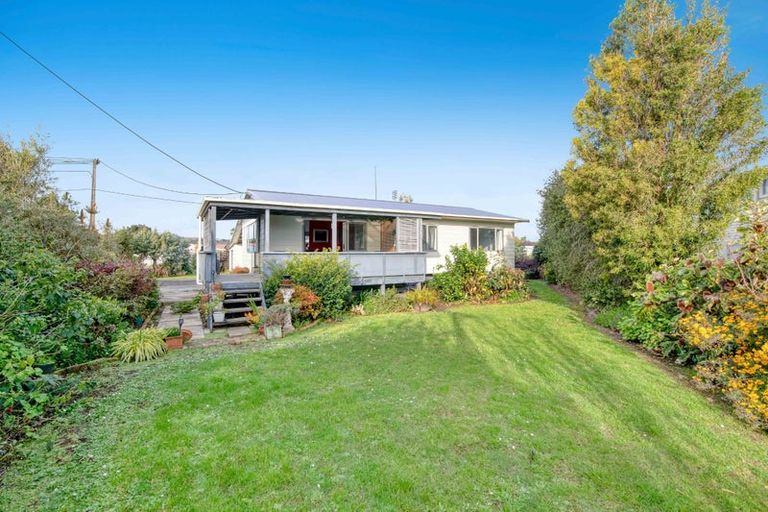 Photo of property in 6 Parakai Avenue, Parakai, 0830