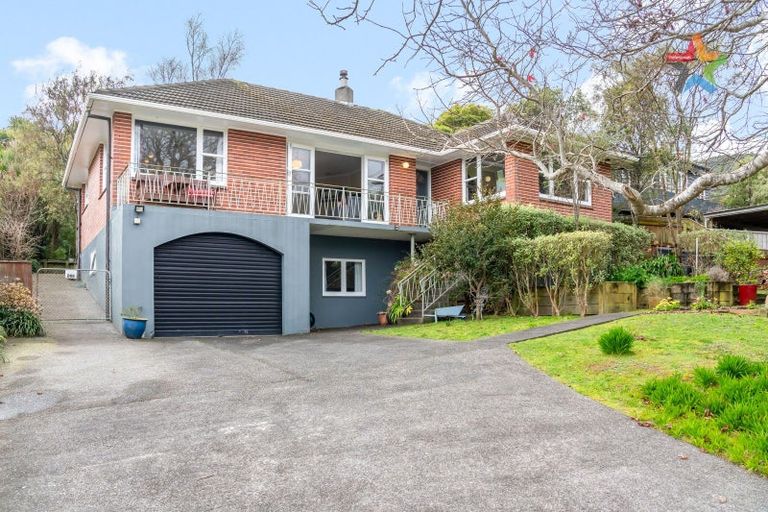 Photo of property in 81 Horoeka Street, Stokes Valley, Lower Hutt, 5019