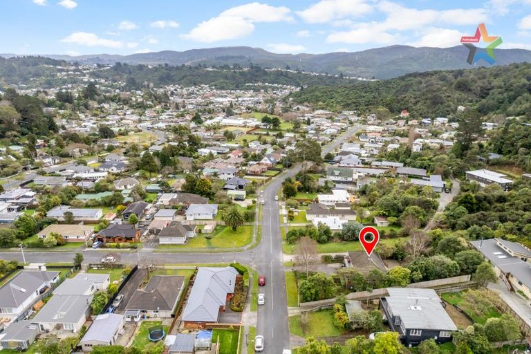 Photo of property in 81 Horoeka Street, Stokes Valley, Lower Hutt, 5019