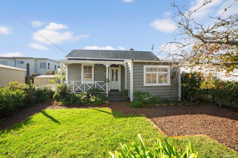Photo of property in 2/2 Evan Street, Belmont, Auckland, 0622