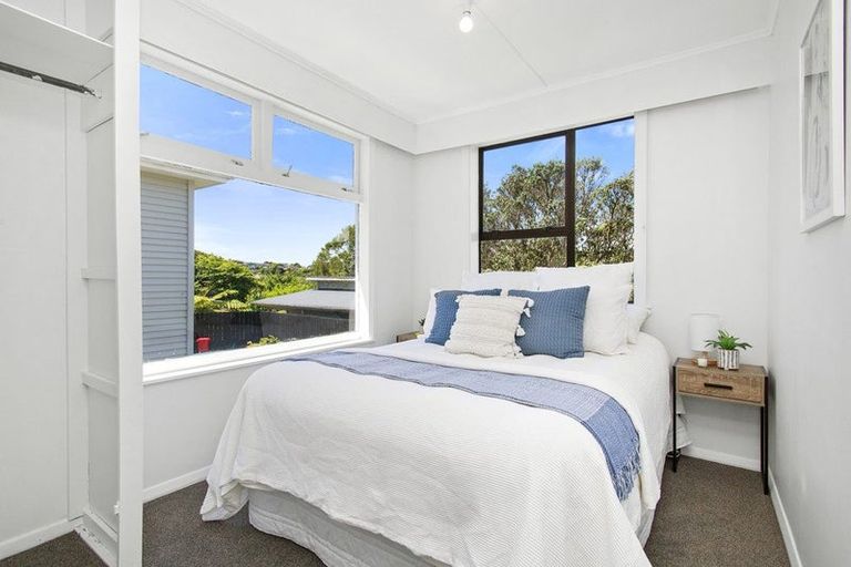 Photo of property in 22 Franklyn Road, Tawa, Wellington, 5028