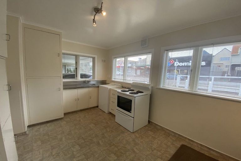 Photo of property in 2 Garden Road, Northland, Wellington, 6012