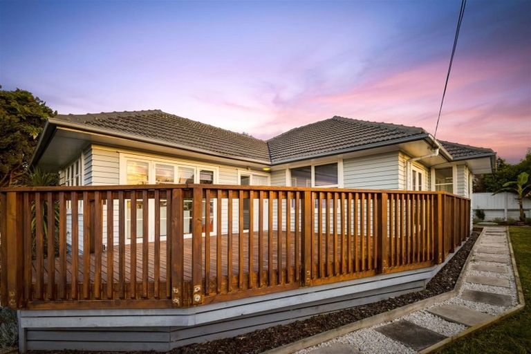 Photo of property in 24b Ribblesdale Road, Henderson, Auckland, 0612