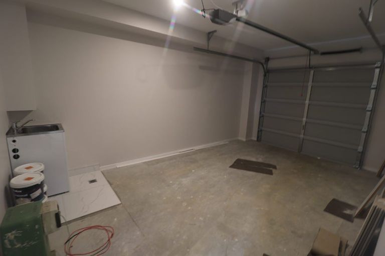 Photo of property in 2a Crystal Avenue, Te Atatu South, Auckland, 0602