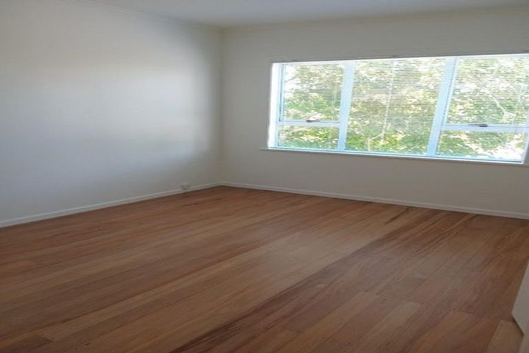 Photo of property in 8 Dawnhaven Drive, Te Atatu Peninsula, Auckland, 0610