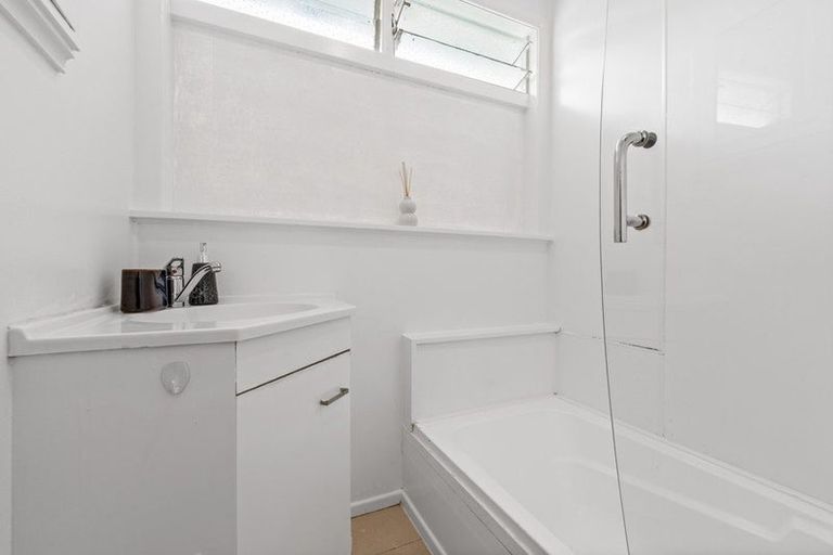 Photo of property in 224 Don Buck Road, Massey, Auckland, 0614