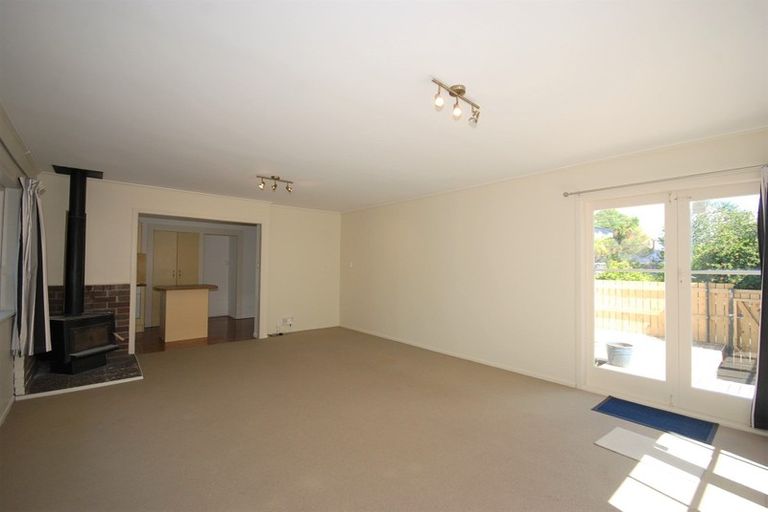 Photo of property in 1 Renata Crescent, Te Atatu Peninsula, Auckland, 0610