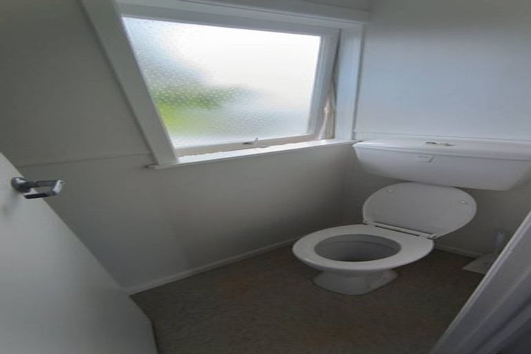 Photo of property in 327 Wairau Road, Totara Vale, Auckland, 0627