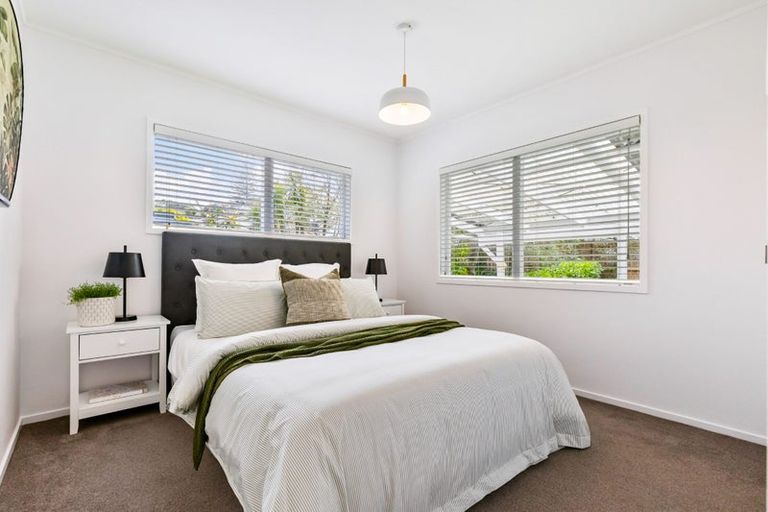 Photo of property in 1/31 Camelot Place, Glenfield, Auckland, 0629