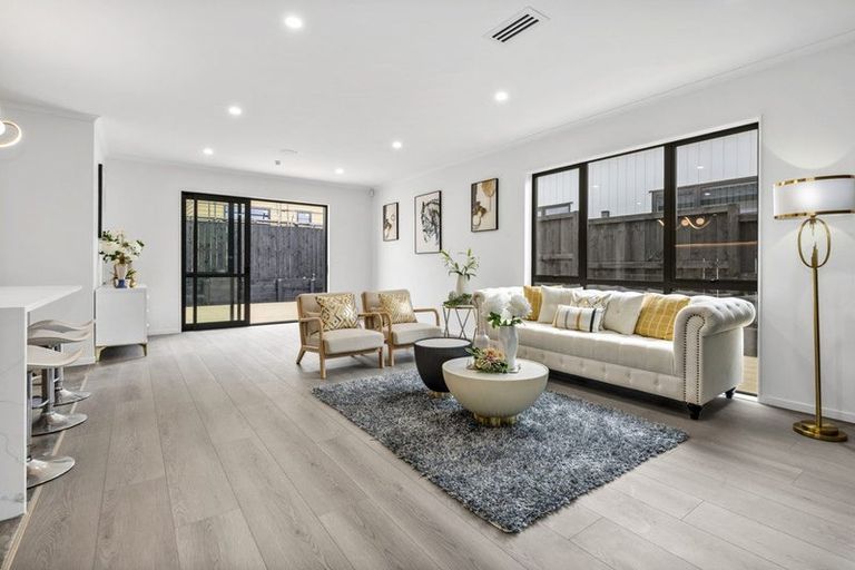 Photo of property in 8 Pineview Drive, Rosehill, Papakura, 2113