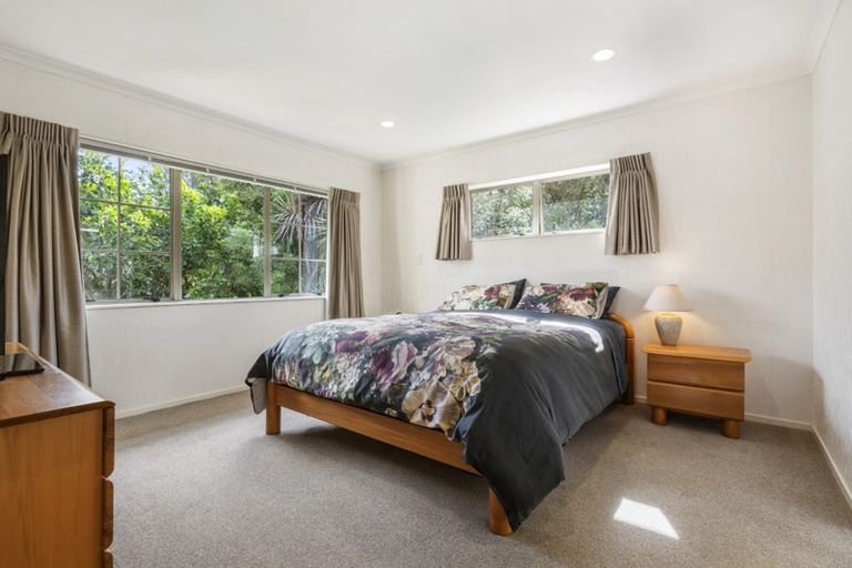 Photo of property in 17 Woodridge Avenue, Northcross, Auckland, 0630