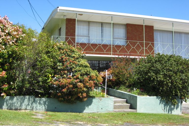 Photo of property in 18 Broadway, Picton, 7220