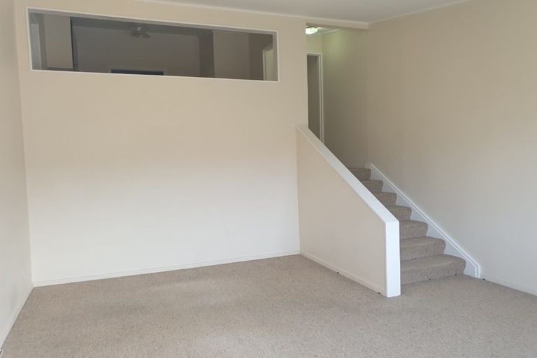 Photo of property in 2/7 Raroa Road, Kelburn, Wellington, 6012