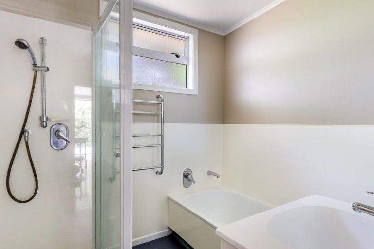 Photo of property in 24 Aubrey Crescent, Rainbow Point, Taupo, 3330