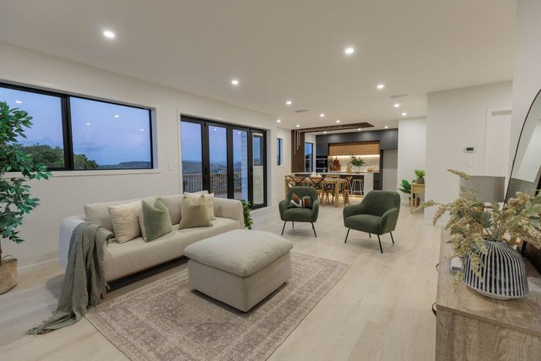 Photo of property in 24 Prestbury Grove, Churton Park, Wellington, 6037