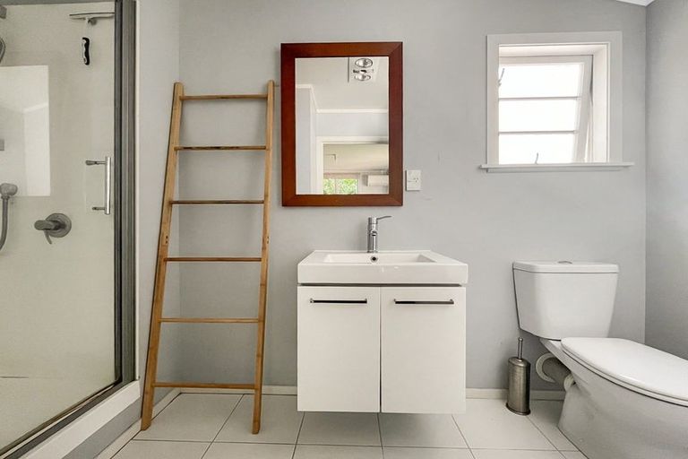 Photo of property in 236 Victoria Avenue, Hokowhitu, Palmerston North, 4410