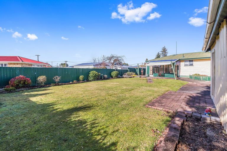 Photo of property in 24 Cochrane Street, Fairy Springs, Rotorua, 3015