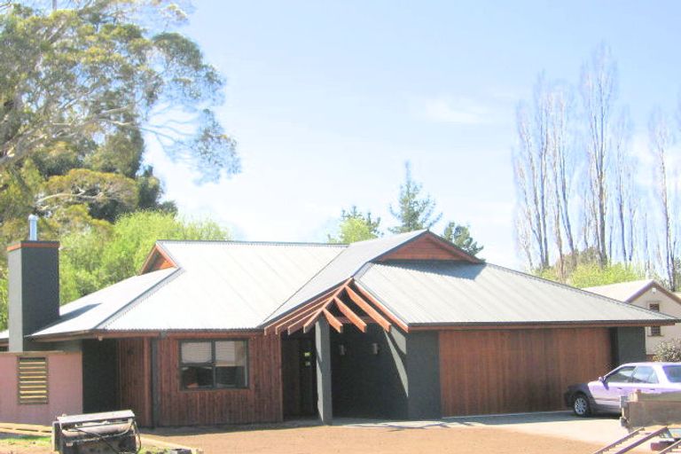 Photo of property in 10 Caulfield Place, Pukehangi, Rotorua, 3015