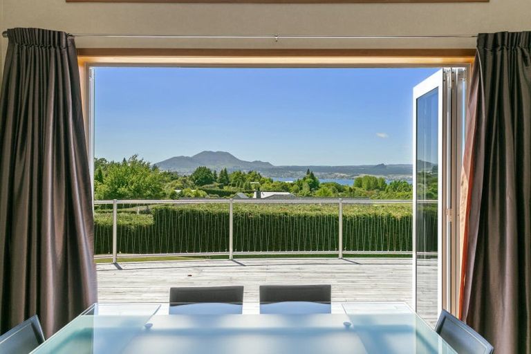 Photo of property in 10 Cameron Drive, Acacia Bay, Taupo, 3385