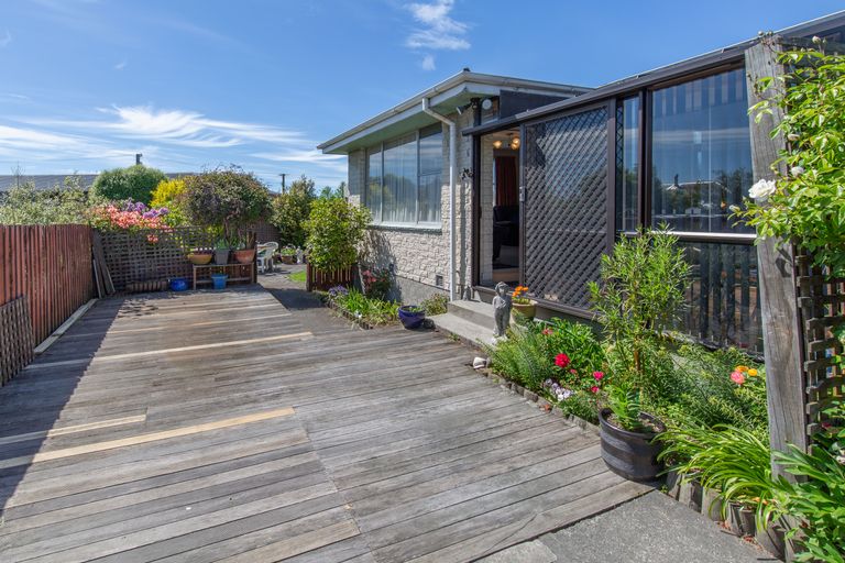 Photo of property in 2/264 Main North Road, Redwood, Christchurch, 8051