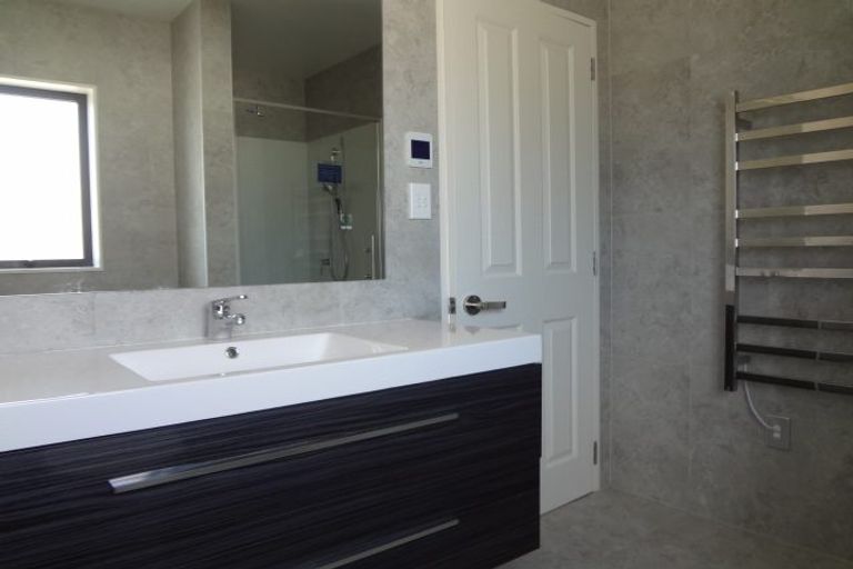 Photo of property in 79 Deep Creek Road, Waiake, Auckland, 0630