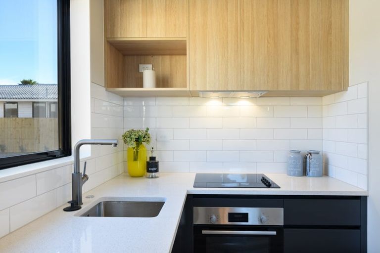 Photo of property in 14e Durham Street, Te Atatu Peninsula, Auckland, 0610