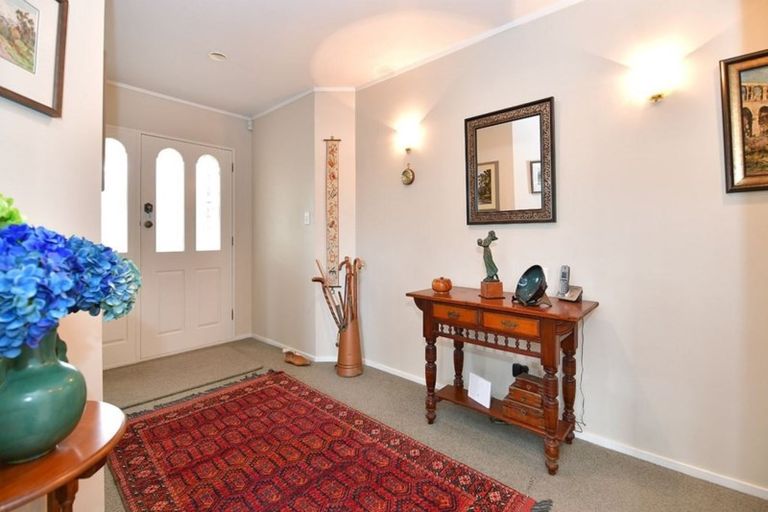 Photo of property in 28 Settlers Grove, Orewa, 0931