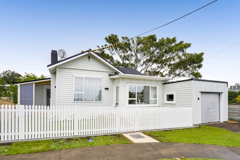Photo of property in 29 Dorset Avenue, Westown, New Plymouth, 4310