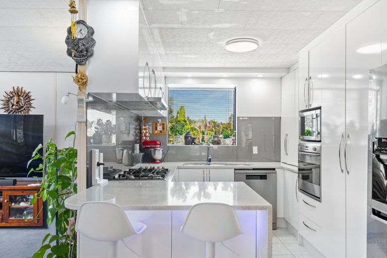 Photo of property in 15 Marinich Drive, Ranui, Auckland, 0612