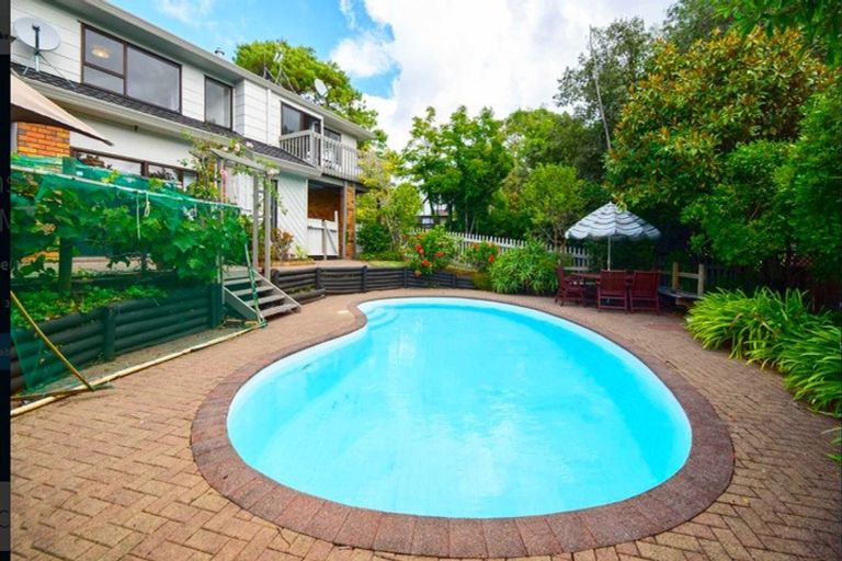 Photo of property in 1 Kallista Place, Browns Bay, Auckland, 0630