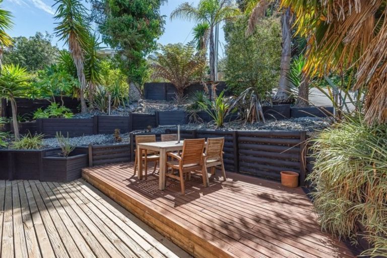 Photo of property in 1/5 Phillipa Place, Browns Bay, Auckland, 0630