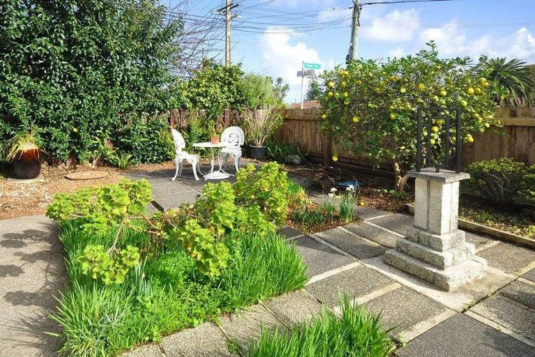 Photo of property in 1/29 Wallace Road, Mangere Bridge, Auckland, 2022
