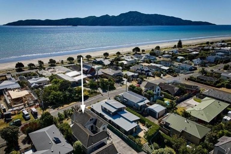 Photo of property in 135 Seaview Road, Paraparaumu Beach, Paraparaumu, 5032