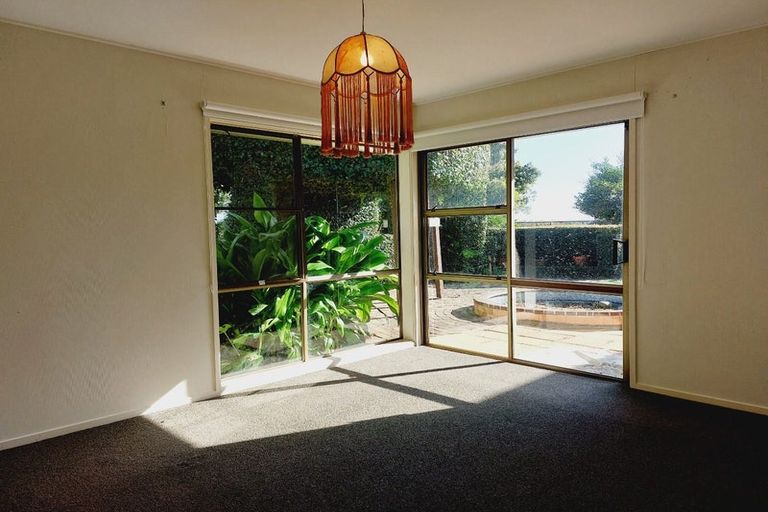 Photo of property in 17 Hamish Place, Sunnyhills, Auckland, 2010