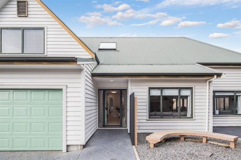 Photo of property in 7 Claverton Grove, Churton Park, Wellington, 6037