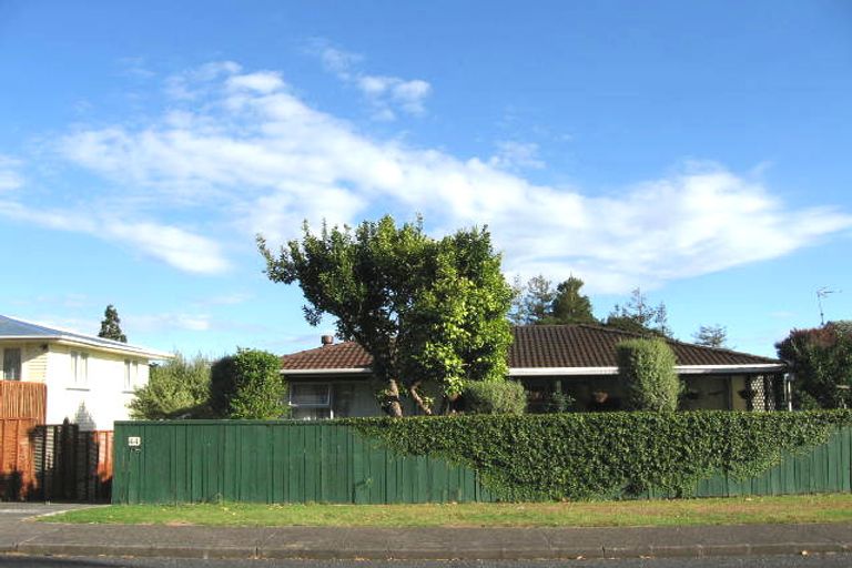 Photo of property in 44 Lantana Road, Green Bay, Auckland, 0604