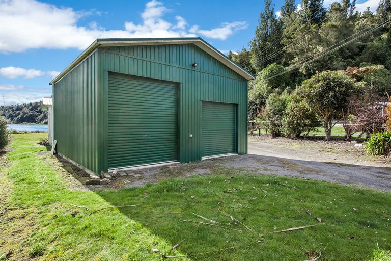 Photo of property in 33 Tombleson Road, Lake Rotoma, Rotorua, 3074