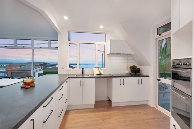 Photo of property in 50 Saint Andrews Hill Road, Mount Pleasant, Christchurch, 8081