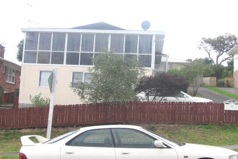 Photo of property in 2/11 Peach Road, Glenfield, Auckland, 0629