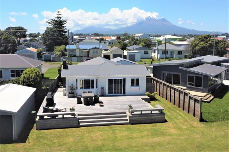 Photo of property in 26 Fox Street, Opunake, 4616