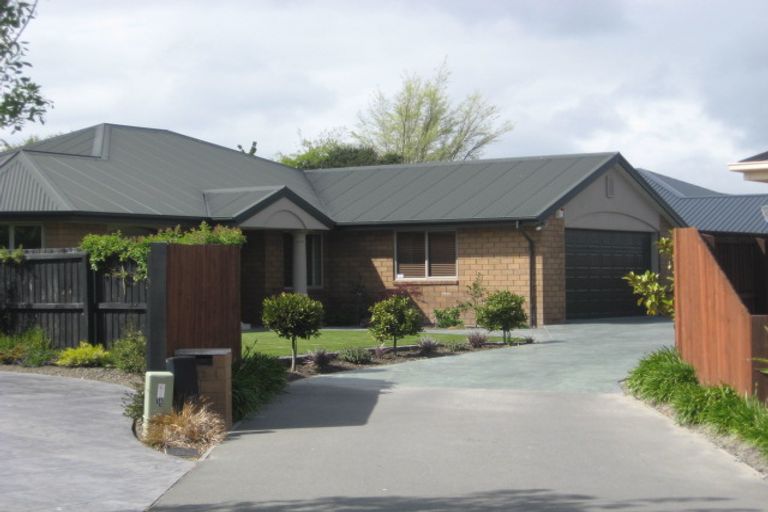 Photo of property in 12 Dinglebay Place, Casebrook, Christchurch, 8051