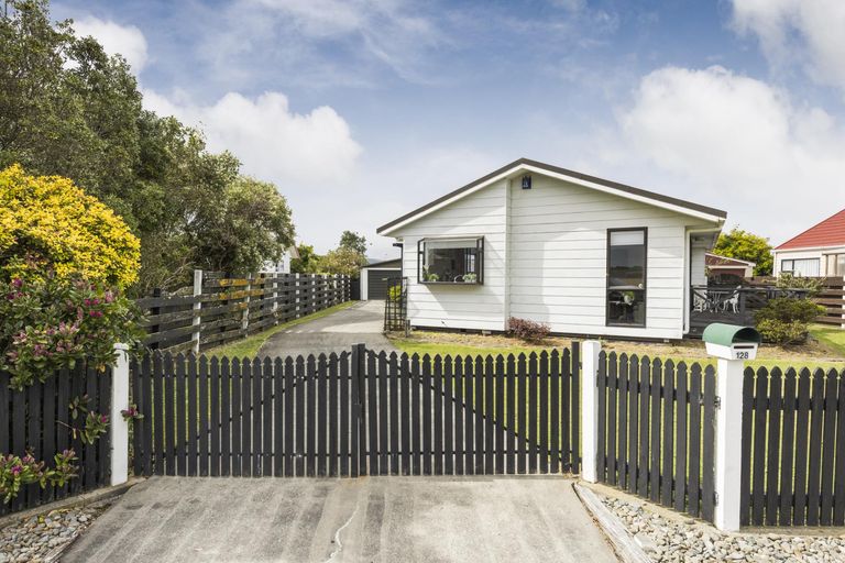 Photo of property in 128 Kelvin Grove Road, Kelvin Grove, Palmerston North, 4414