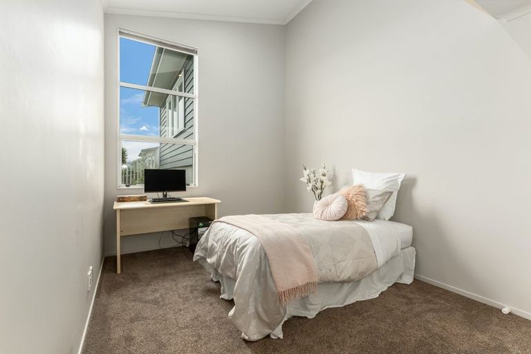 Photo of property in 31 Aspiring Terrace, Aotea, Porirua, 5024