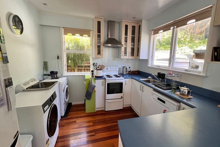 Photo of property in 2/26 Tawa Street, Eastbourne, Lower Hutt, 5013